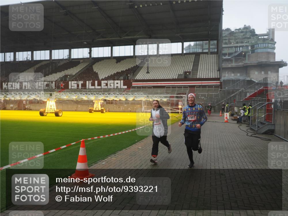 07.12.2025 - St. Pauli X-Mass-Run No. 15 Fabian Wolf http://msf.ph/oto/9393221 07.12.2025 10:16:52 Ziel 1620, 1989, 1997, 3633, 4356, 4359, 4769 meine-sportfotos.de