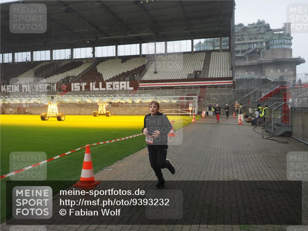 07.12.2025 - St. Pauli X-Mass-Run No. 15 Fabian Wolf http://msf.ph/oto/9393232 07.12.2025 10:16:55 Ziel 1620, 1989, 1997, 2694, 3633, 4356, 4359, 4769 meine-sportfotos.de