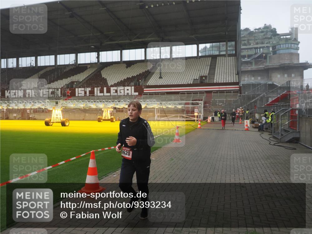 07.12.2025 - St. Pauli X-Mass-Run No. 15 Fabian Wolf http://msf.ph/oto/9393234 07.12.2025 10:16:56 Ziel 1620, 1762, 1989, 1997, 2694, 3633, 4356, 4359, 4769 meine-sportfotos.de