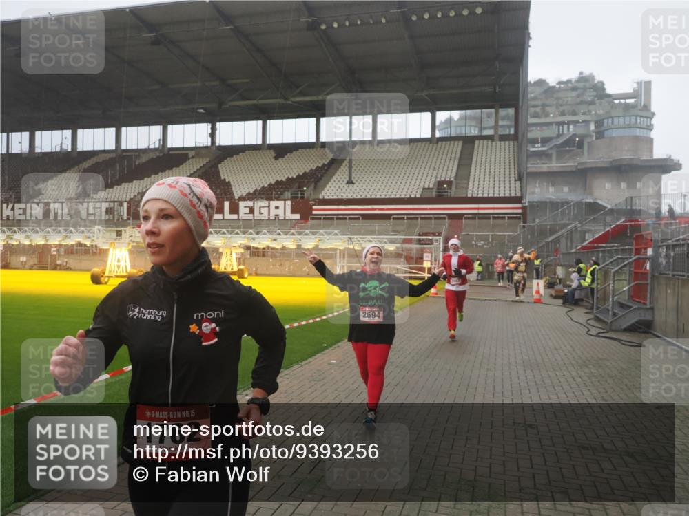 07.12.2025 - St. Pauli X-Mass-Run No. 15 Fabian Wolf http://msf.ph/oto/9393256 07.12.2025 10:17:04 Ziel 1620, 1762, 1989, 1997, 2694, 3229, 3987, 4356, 4359 meine-sportfotos.de