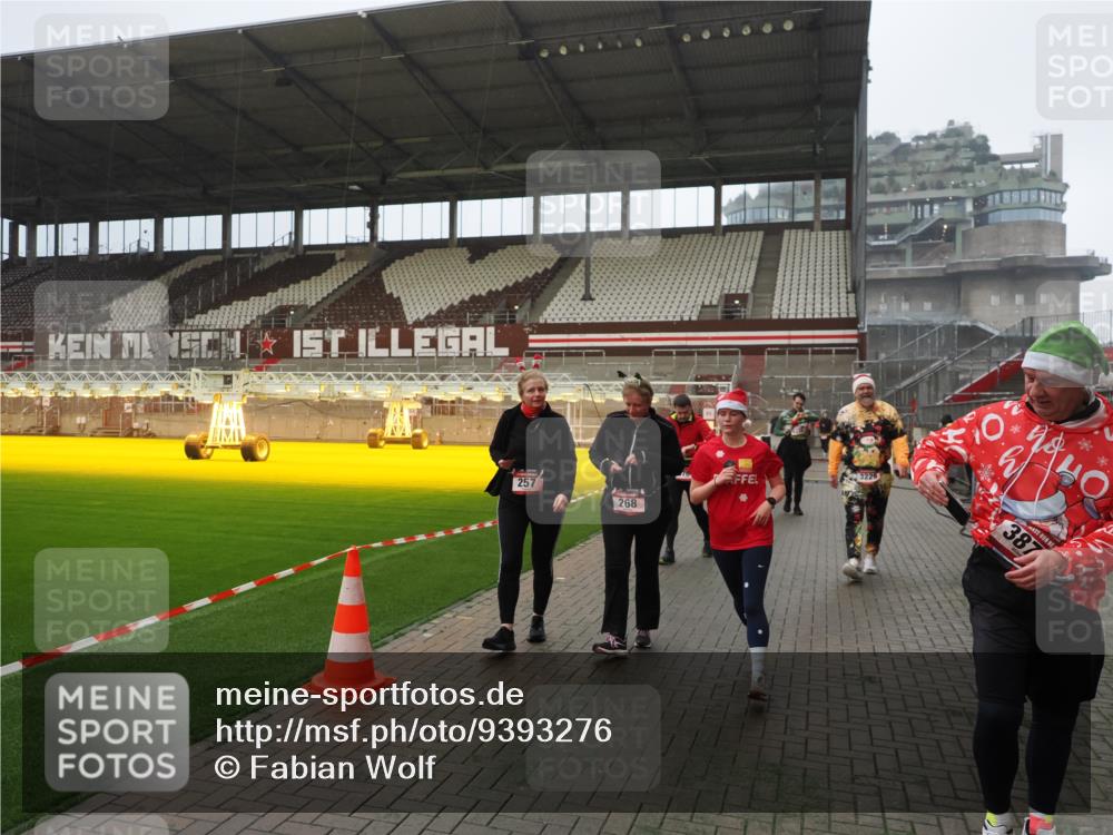 07.12.2025 - St. Pauli X-Mass-Run No. 15 Fabian Wolf http://msf.ph/oto/9393276 07.12.2025 10:17:21 Ziel 257, 268, 2688, 3229, 3522, 3874, 4114, 4339, 4764 meine-sportfotos.de