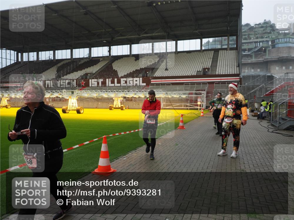 07.12.2025 - St. Pauli X-Mass-Run No. 15 Fabian Wolf http://msf.ph/oto/9393281 07.12.2025 10:17:24 Ziel 257, 268, 2688, 2725, 3522, 3874, 4114, 4339, 4764 meine-sportfotos.de