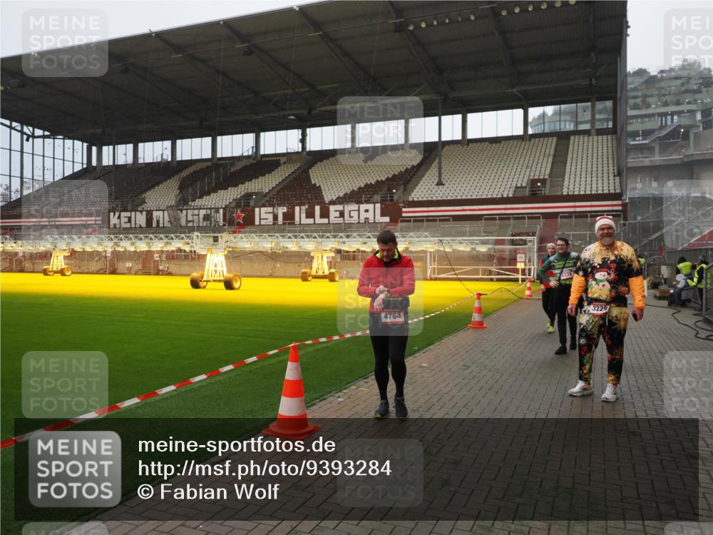 07.12.2025 - St. Pauli X-Mass-Run No. 15 Fabian Wolf http://msf.ph/oto/9393284 07.12.2025 10:17:25 Ziel 257, 268, 2688, 2725, 3522, 3874, 4114, 4339, 4764 meine-sportfotos.de