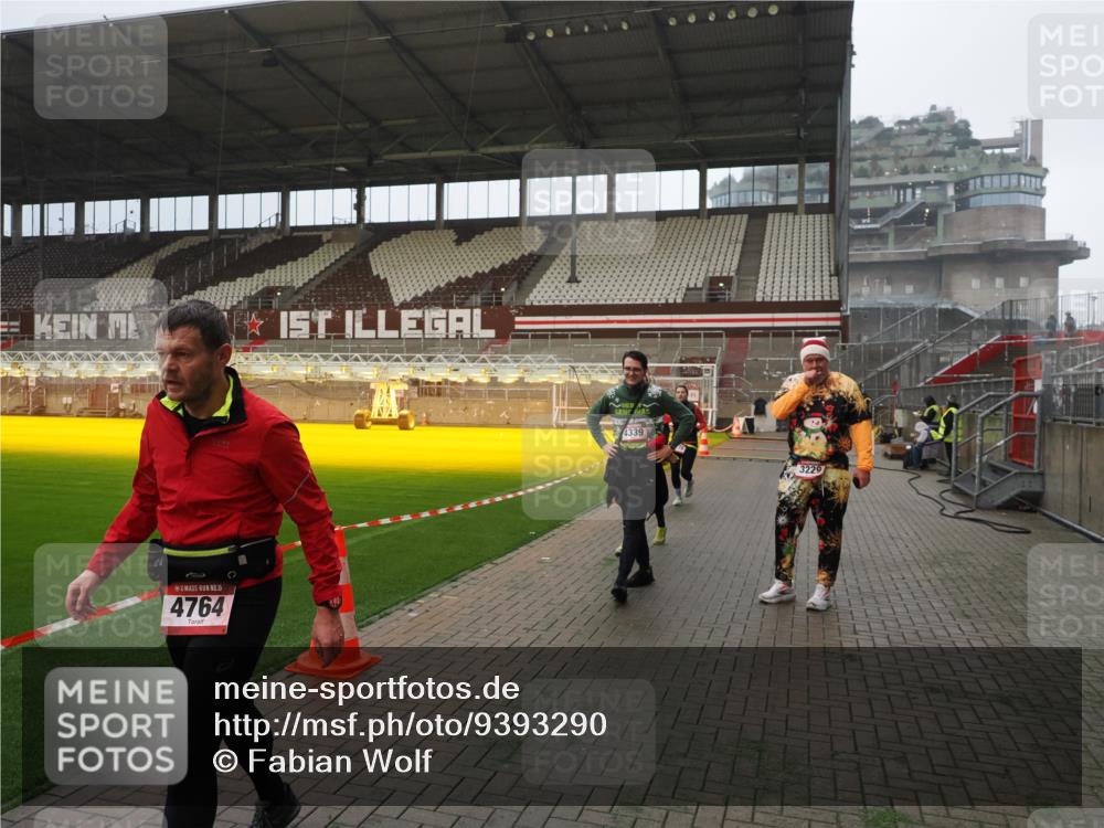 07.12.2025 - St. Pauli X-Mass-Run No. 15 Fabian Wolf http://msf.ph/oto/9393290 07.12.2025 10:17:27 Ziel 257, 268, 2688, 2725, 2952, 3874, 4114, 4339, 4764 meine-sportfotos.de