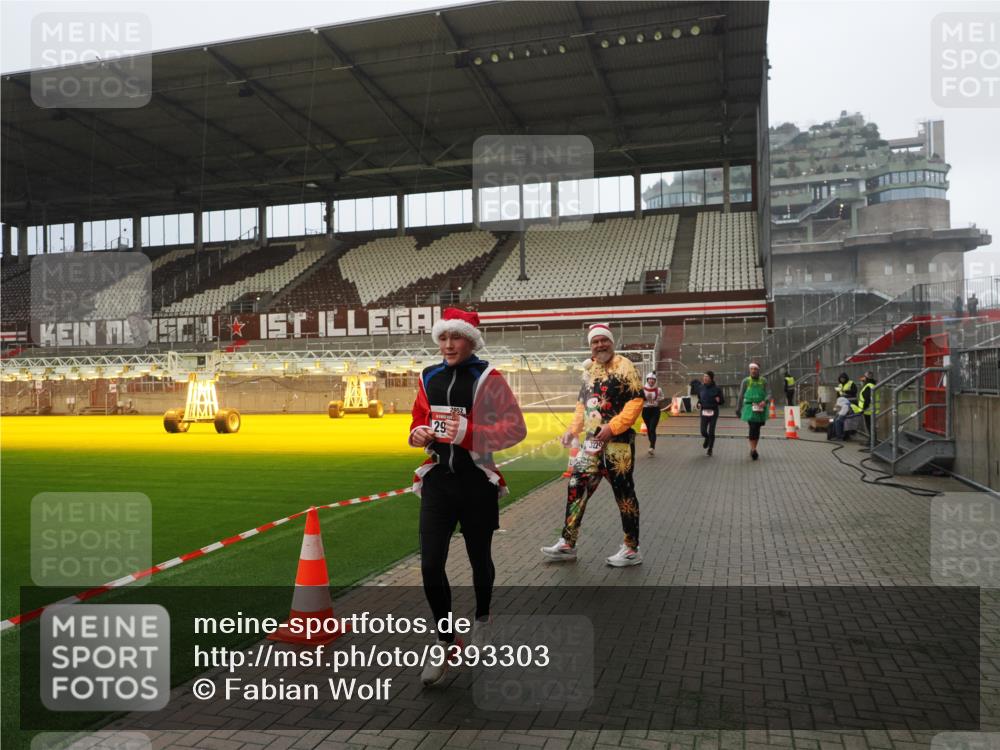 07.12.2025 - St. Pauli X-Mass-Run No. 15 Fabian Wolf http://msf.ph/oto/9393303 07.12.2025 10:17:34 Ziel 1161, 1162, 2688, 2725, 2952, 4114, 4127, 4339 meine-sportfotos.de