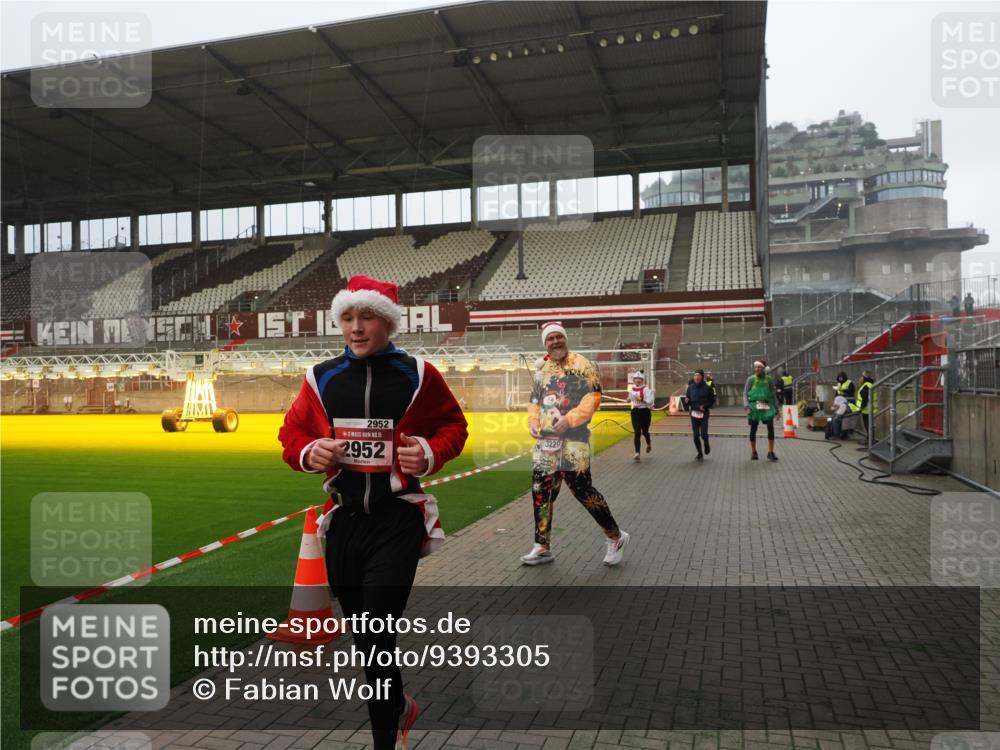 07.12.2025 - St. Pauli X-Mass-Run No. 15 Fabian Wolf http://msf.ph/oto/9393305 07.12.2025 10:17:34 Ziel 1161, 1162, 2688, 2725, 2952, 4114, 4127, 4339 meine-sportfotos.de
