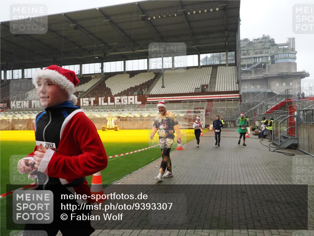07.12.2025 - St. Pauli X-Mass-Run No. 15 Fabian Wolf http://msf.ph/oto/9393307 07.12.2025 10:17:34 Ziel 1161, 1162, 2688, 2725, 2952, 4114, 4127, 4339 meine-sportfotos.de