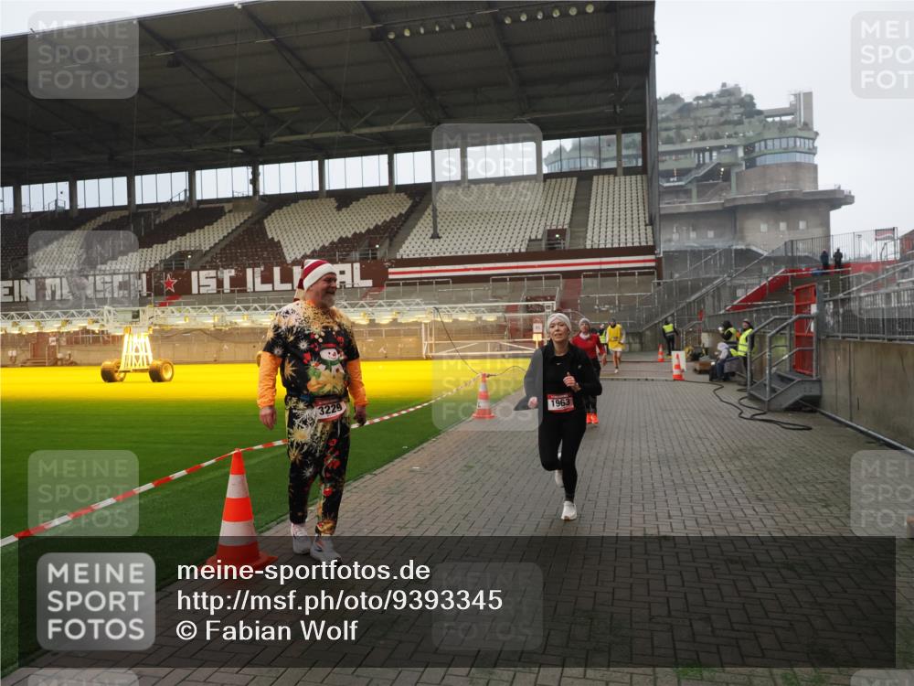 07.12.2025 - St. Pauli X-Mass-Run No. 15 Fabian Wolf http://msf.ph/oto/9393345 07.12.2025 10:17:45 Ziel 1161, 1162, 1963, 2663, 2952, 3804, 4127, 4227 meine-sportfotos.de