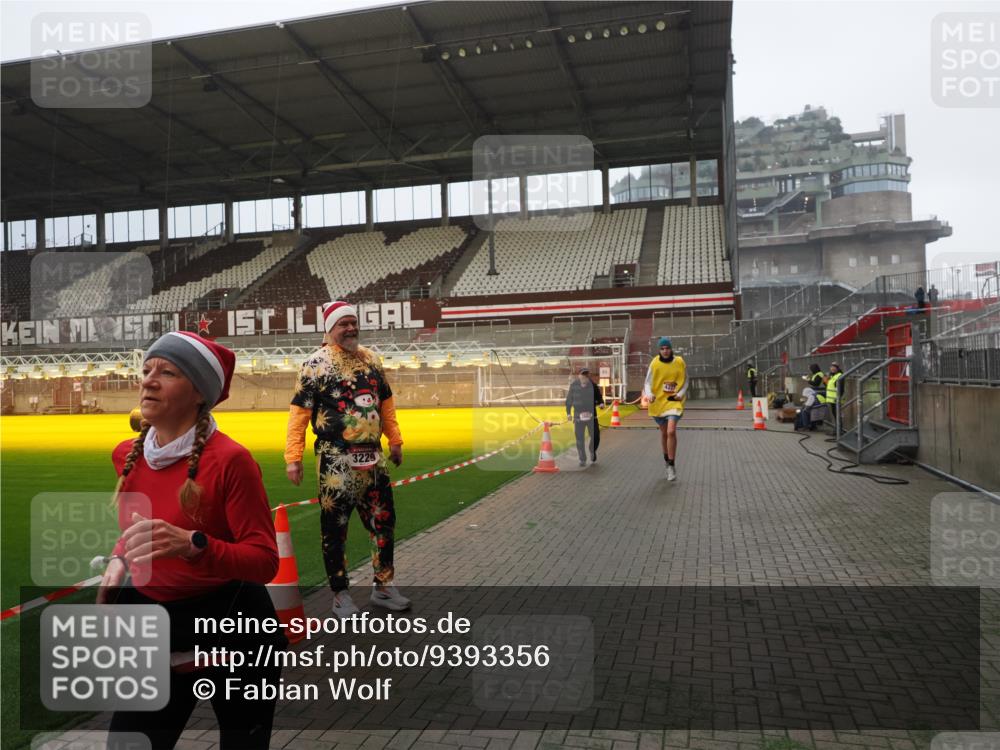 07.12.2025 - St. Pauli X-Mass-Run No. 15 Fabian Wolf http://msf.ph/oto/9393356 07.12.2025 10:17:48 Ziel 1161, 1162, 1963, 2663, 3804, 4127, 4227 meine-sportfotos.de