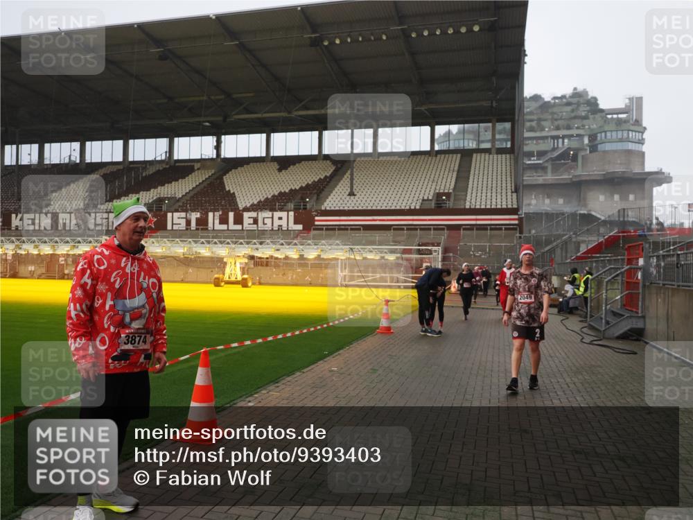 07.12.2025 - St. Pauli X-Mass-Run No. 15 Fabian Wolf http://msf.ph/oto/9393403 07.12.2025 10:18:26 Ziel 264, 269, 2049, 3520, 3606, 3608, 4540 meine-sportfotos.de