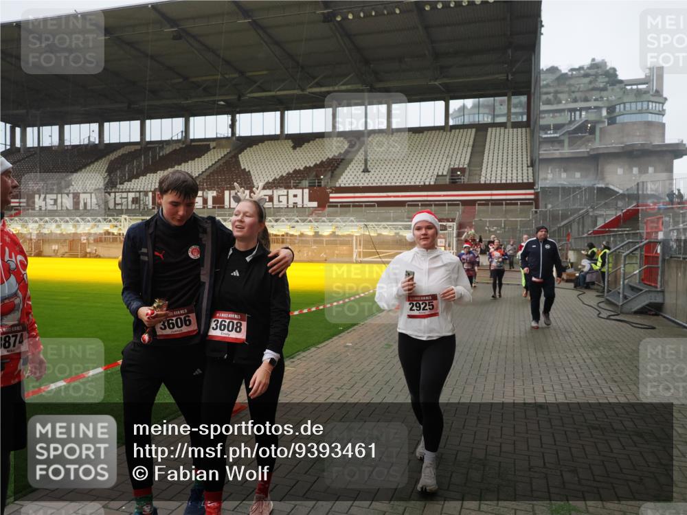 07.12.2025 - St. Pauli X-Mass-Run No. 15 Fabian Wolf http://msf.ph/oto/9393461 07.12.2025 10:18:41 Ziel 243, 264, 269, 721, 1034, 1607, 1671, 2631, 2925, 3520, 3862, 4521, 4522, 4524, 4540, 4547 meine-sportfotos.de
