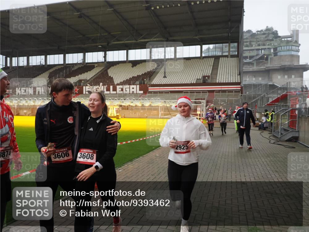 07.12.2025 - St. Pauli X-Mass-Run No. 15 Fabian Wolf http://msf.ph/oto/9393462 07.12.2025 10:18:41 Ziel 243, 264, 269, 721, 1034, 1607, 1671, 2631, 2925, 3520, 3862, 4521, 4522, 4524, 4540, 4547 meine-sportfotos.de