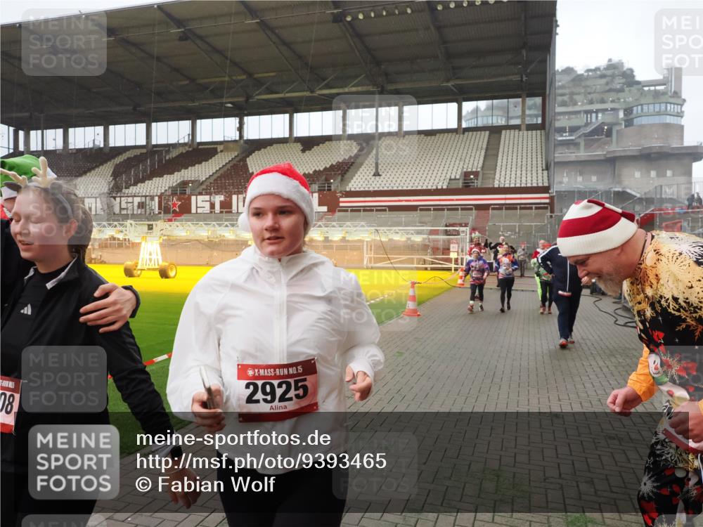 07.12.2025 - St. Pauli X-Mass-Run No. 15 Fabian Wolf http://msf.ph/oto/9393465 07.12.2025 10:18:41 Ziel 243, 264, 269, 721, 1034, 1607, 1671, 2631, 2925, 3520, 3862, 4521, 4522, 4524, 4540, 4547 meine-sportfotos.de