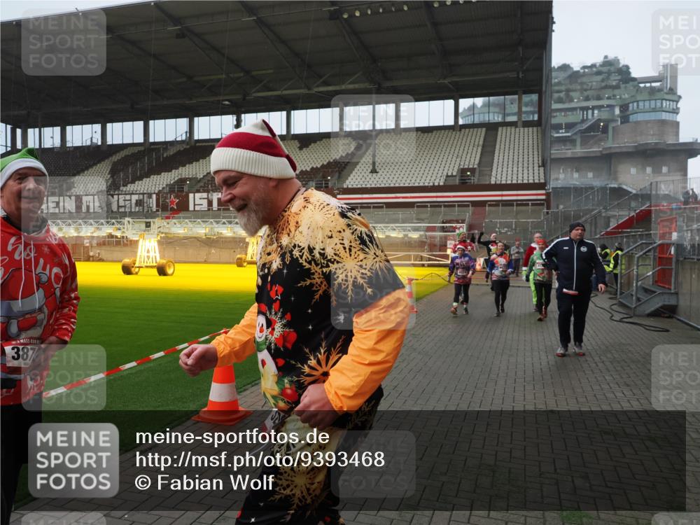 07.12.2025 - St. Pauli X-Mass-Run No. 15 Fabian Wolf http://msf.ph/oto/9393468 07.12.2025 10:18:42 Ziel 243, 264, 269, 721, 1034, 1607, 1671, 2631, 2925, 3520, 3862, 4521, 4522, 4524, 4540, 4547 meine-sportfotos.de