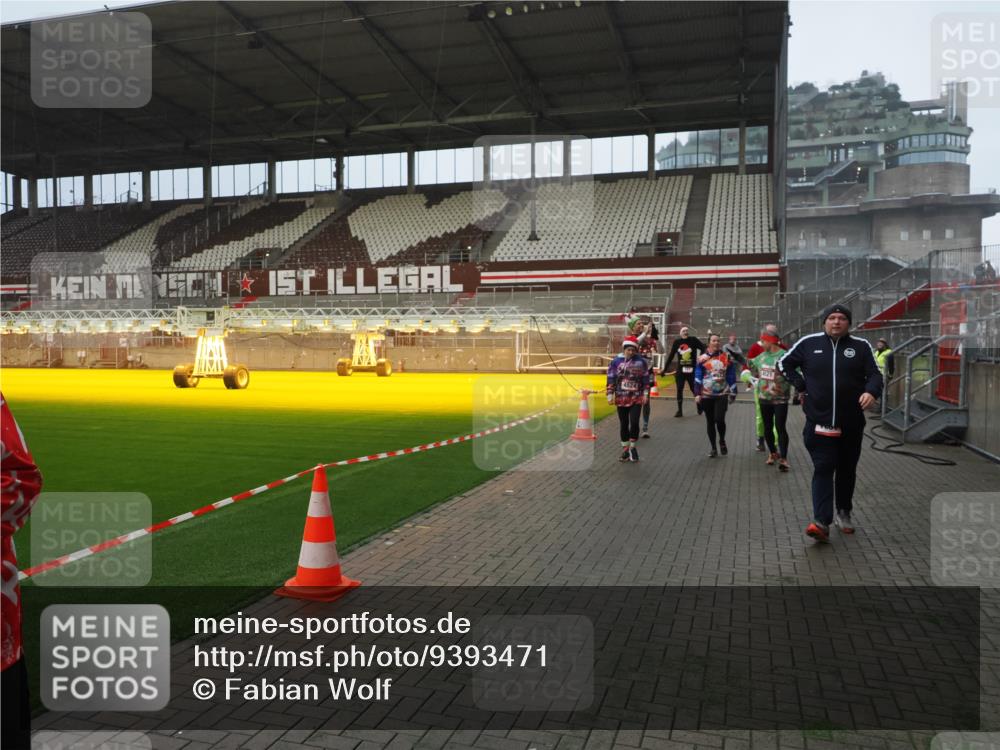 07.12.2025 - St. Pauli X-Mass-Run No. 15 Fabian Wolf http://msf.ph/oto/9393471 07.12.2025 10:18:43 Ziel 243, 264, 269, 721, 1034, 1607, 1671, 2152, 2631, 2925, 3520, 3862, 4521, 4522, 4524, 4547 meine-sportfotos.de