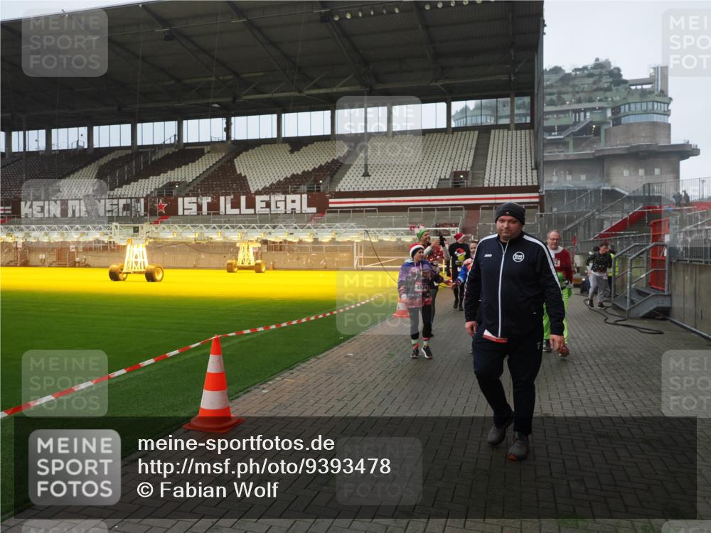 07.12.2025 - St. Pauli X-Mass-Run No. 15 Fabian Wolf http://msf.ph/oto/9393478 07.12.2025 10:18:45 Ziel 243, 264, 269, 721, 1034, 1607, 1671, 2152, 2631, 2925, 3862, 4521, 4522, 4524, 4547 meine-sportfotos.de