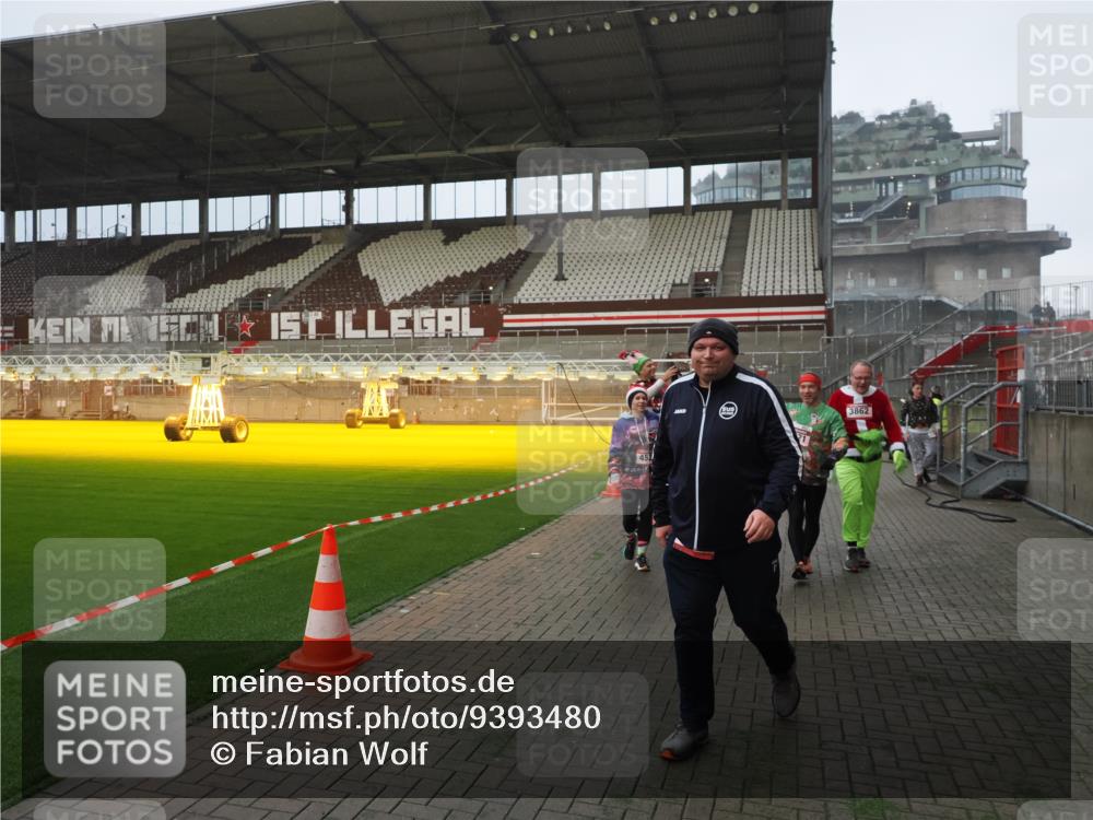 07.12.2025 - St. Pauli X-Mass-Run No. 15 Fabian Wolf http://msf.ph/oto/9393480 07.12.2025 10:18:46 Ziel 243, 721, 1034, 1607, 1671, 2152, 2631, 2925, 3862, 4521, 4522, 4524, 4547 meine-sportfotos.de