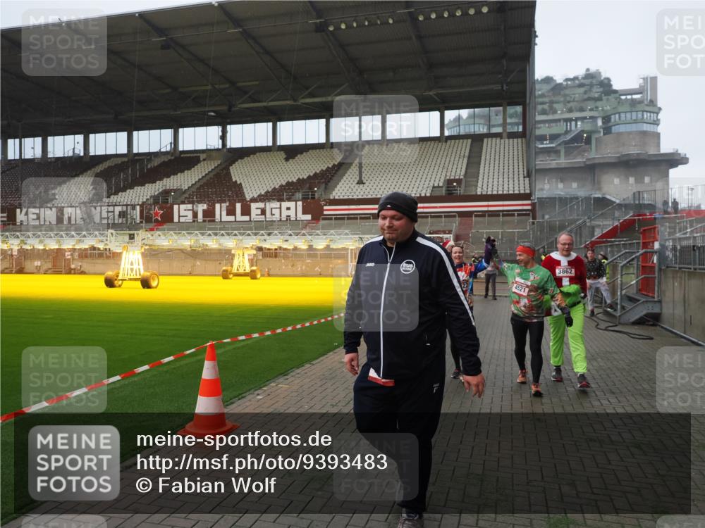 07.12.2025 - St. Pauli X-Mass-Run No. 15 Fabian Wolf http://msf.ph/oto/9393483 07.12.2025 10:18:46 Ziel 243, 721, 1034, 1607, 1671, 2152, 2631, 2925, 3862, 4521, 4522, 4524, 4547 meine-sportfotos.de