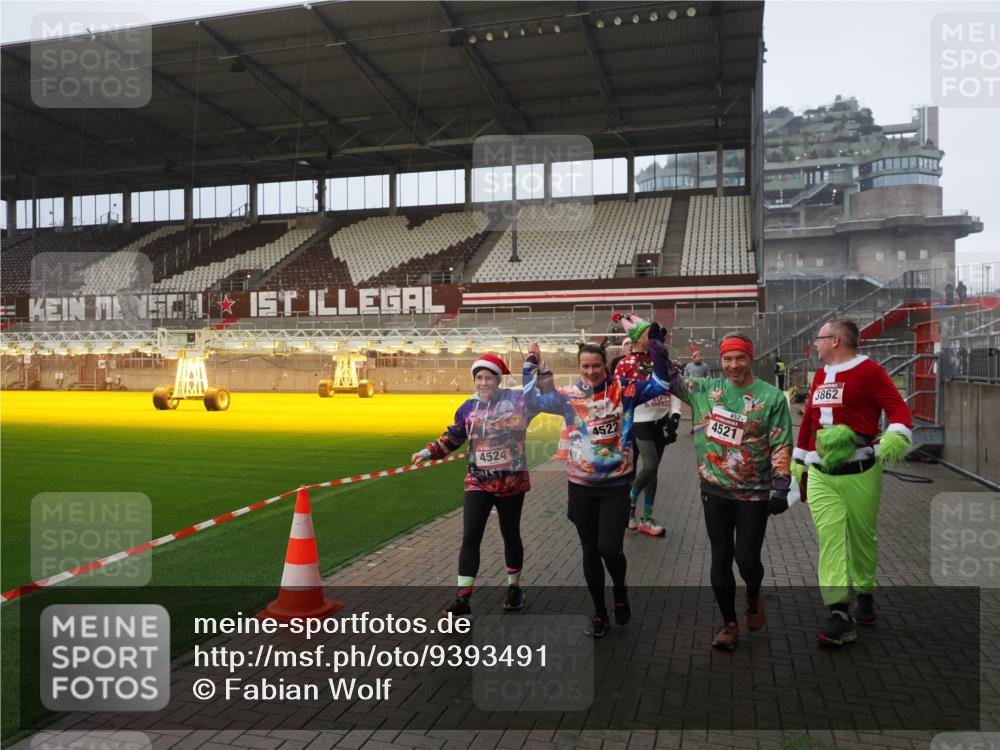 07.12.2025 - St. Pauli X-Mass-Run No. 15 Fabian Wolf http://msf.ph/oto/9393491 07.12.2025 10:18:48 Ziel 721, 1034, 1607, 1671, 2152, 2631, 2925, 3862, 4521, 4522, 4524, 4547 meine-sportfotos.de