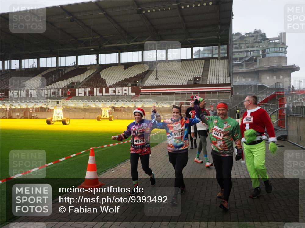 07.12.2025 - St. Pauli X-Mass-Run No. 15 Fabian Wolf http://msf.ph/oto/9393492 07.12.2025 10:18:48 Ziel 721, 1034, 1607, 1671, 2152, 2631, 2925, 3862, 4521, 4522, 4524, 4547 meine-sportfotos.de