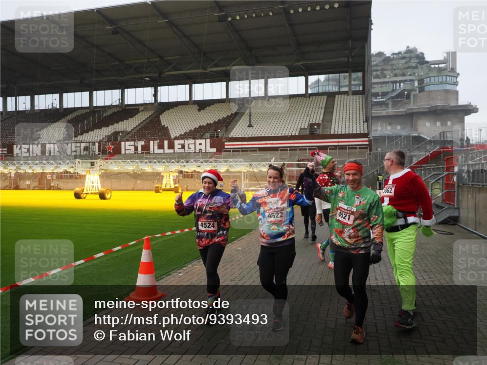 07.12.2025 - St. Pauli X-Mass-Run No. 15 Fabian Wolf http://msf.ph/oto/9393493 07.12.2025 10:18:48 Ziel 721, 1034, 1607, 1671, 2152, 2631, 2925, 3862, 4521, 4522, 4524, 4547 meine-sportfotos.de
