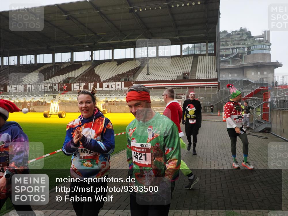 07.12.2025 - St. Pauli X-Mass-Run No. 15 Fabian Wolf http://msf.ph/oto/9393500 07.12.2025 10:18:50 Ziel 721, 1034, 1671, 2152, 2631, 2925, 3862, 4521, 4522, 4524, 4547 meine-sportfotos.de