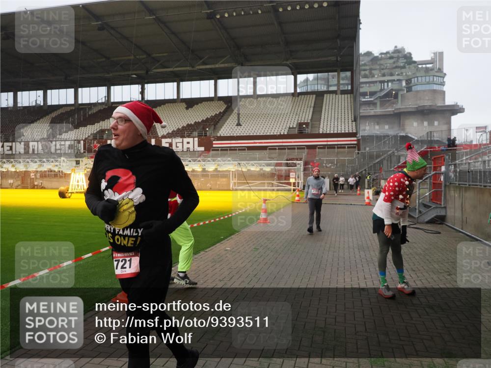 07.12.2025 - St. Pauli X-Mass-Run No. 15 Fabian Wolf http://msf.ph/oto/9393511 07.12.2025 10:18:53 Ziel 721, 1034, 2152, 3862, 4521, 4522, 4524, 4547 meine-sportfotos.de