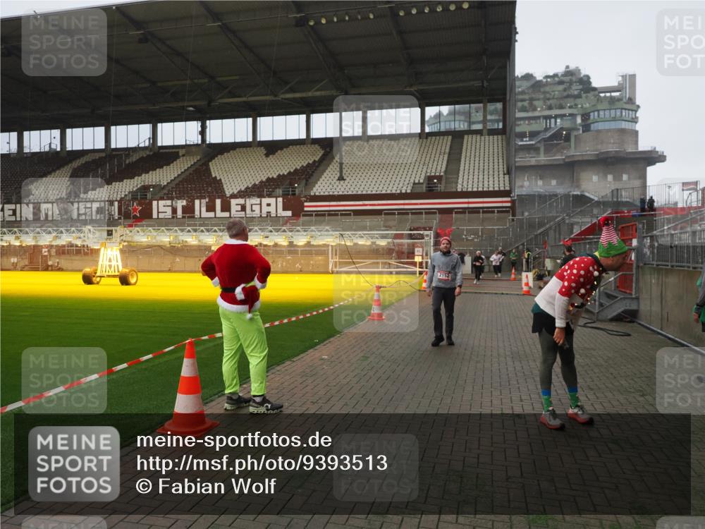07.12.2025 - St. Pauli X-Mass-Run No. 15 Fabian Wolf http://msf.ph/oto/9393513 07.12.2025 10:18:54 Ziel 721, 1034, 2152, 3862, 4331, 4521, 4522, 4524, 4547 meine-sportfotos.de