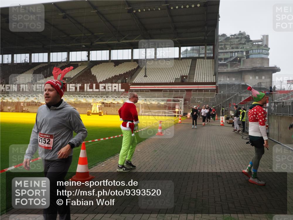 07.12.2025 - St. Pauli X-Mass-Run No. 15 Fabian Wolf http://msf.ph/oto/9393520 07.12.2025 10:18:58 Ziel 721, 1034, 2152, 3455, 3975, 3976, 4330, 4331, 4498, 4547 meine-sportfotos.de