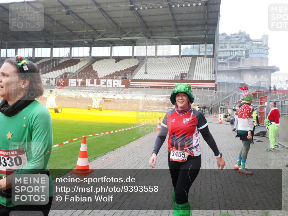 07.12.2025 - St. Pauli X-Mass-Run No. 15 Fabian Wolf http://msf.ph/oto/9393558 07.12.2025 10:19:12 Ziel 3455, 3724, 3975, 3976, 4330, 4331, 4436, 4437, 4438, 4466, 4473, 4475, 4498 meine-sportfotos.de