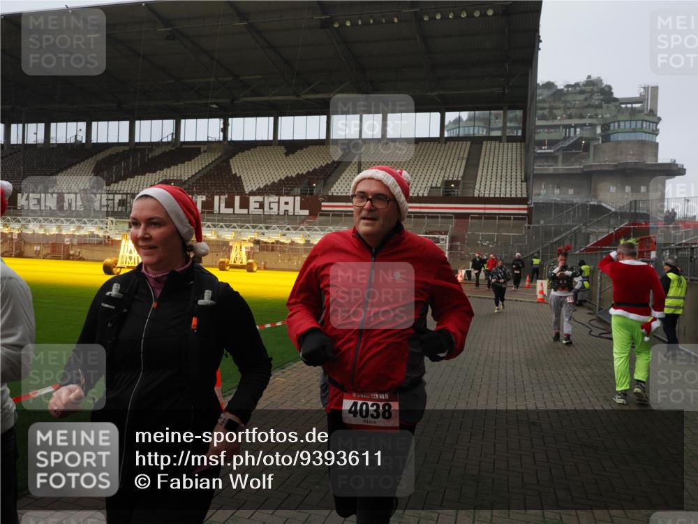 07.12.2025 - St. Pauli X-Mass-Run No. 15 Fabian Wolf http://msf.ph/oto/9393611 07.12.2025 10:19:31 Ziel 658, 661, 2750, 3011, 3013, 3695, 4038, 4115, 4466 meine-sportfotos.de
