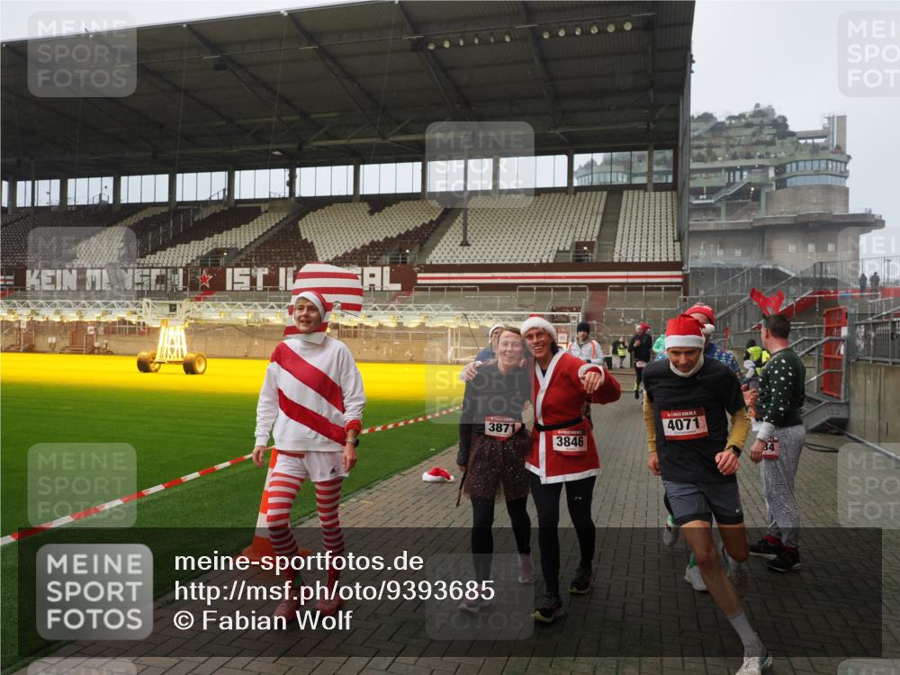07.12.2025 - St. Pauli X-Mass-Run No. 15 Fabian Wolf http://msf.ph/oto/9393685 07.12.2025 10:20:10 Ziel 459, 1364, 1553, 1903, 2238, 2751, 2855, 3846, 3871, 3893, 4042, 4071, 4503 meine-sportfotos.de