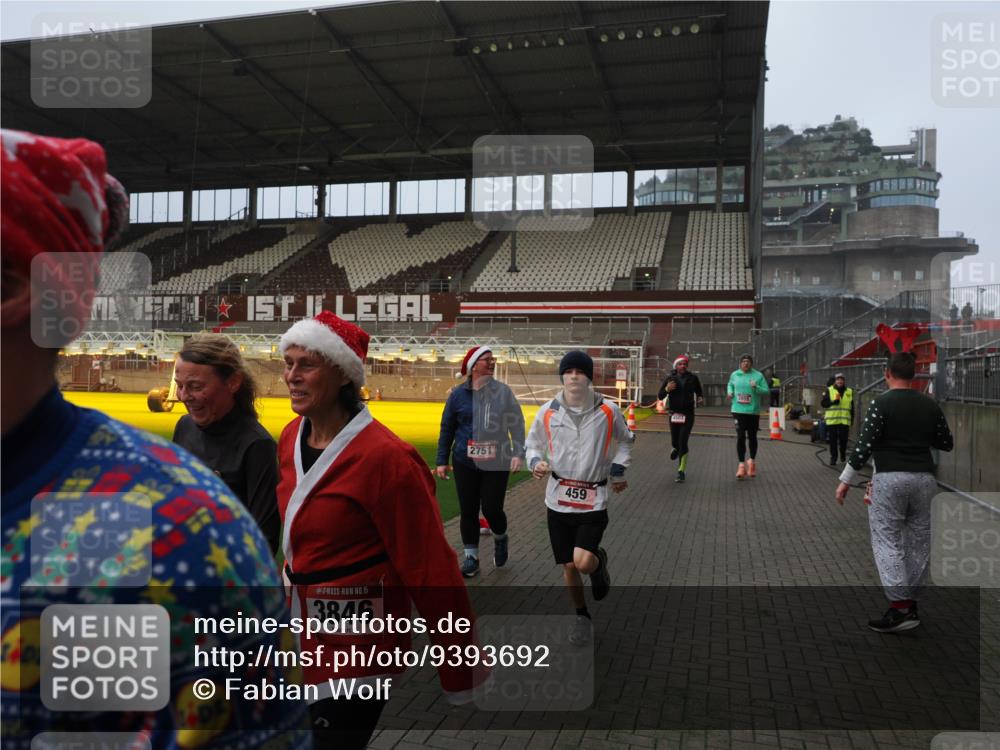 07.12.2025 - St. Pauli X-Mass-Run No. 15 Fabian Wolf http://msf.ph/oto/9393692 07.12.2025 10:20:12 Ziel 459, 1364, 1553, 1903, 2238, 2751, 2855, 3846, 3871, 4042, 4071, 4503 meine-sportfotos.de