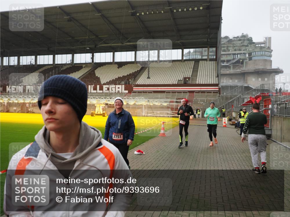 07.12.2025 - St. Pauli X-Mass-Run No. 15 Fabian Wolf http://msf.ph/oto/9393696 07.12.2025 10:20:13 Ziel 459, 1364, 1553, 1903, 2238, 2751, 2855, 3846, 3871, 4042, 4071, 4503 meine-sportfotos.de