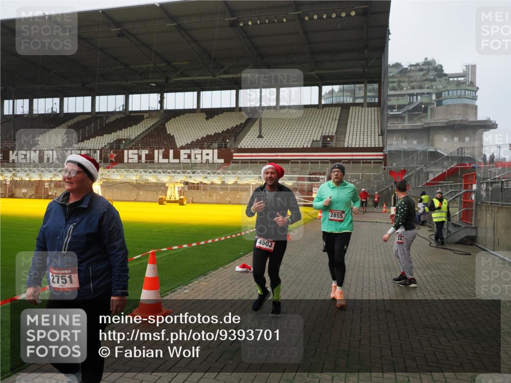 07.12.2025 - St. Pauli X-Mass-Run No. 15 Fabian Wolf http://msf.ph/oto/9393701 07.12.2025 10:20:15 Ziel 459, 1364, 1553, 1903, 2238, 2751, 2855, 3846, 3871, 4042, 4071, 4503, 4523 meine-sportfotos.de