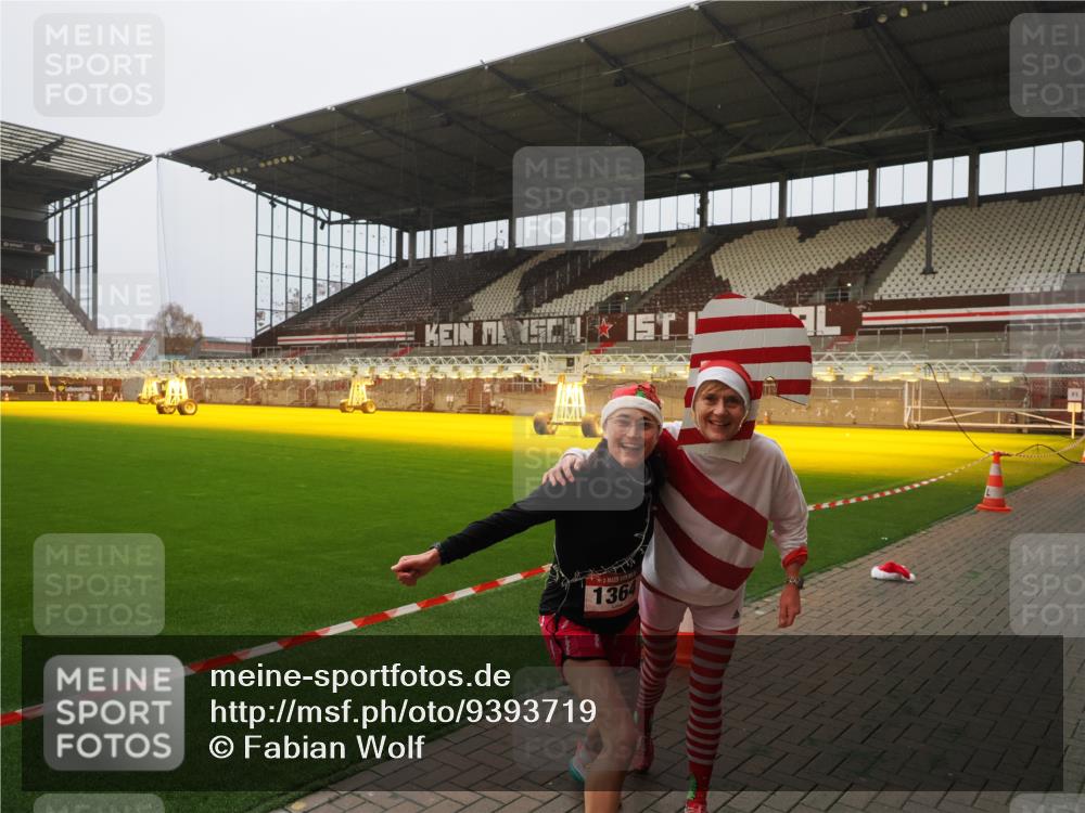 07.12.2025 - St. Pauli X-Mass-Run No. 15 Fabian Wolf http://msf.ph/oto/9393719 07.12.2025 10:20:21 Ziel 447, 452, 459, 1553, 2855, 3473, 3832, 4042, 4071, 4116, 4503, 4523 meine-sportfotos.de