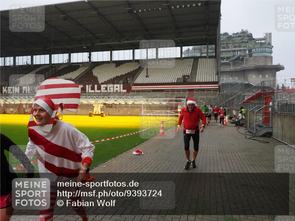 07.12.2025 - St. Pauli X-Mass-Run No. 15 Fabian Wolf http://msf.ph/oto/9393724 07.12.2025 10:20:23 Ziel 447, 452, 459, 461, 478, 2187, 2855, 3473, 3832, 4042, 4071, 4116, 4503, 4523 meine-sportfotos.de