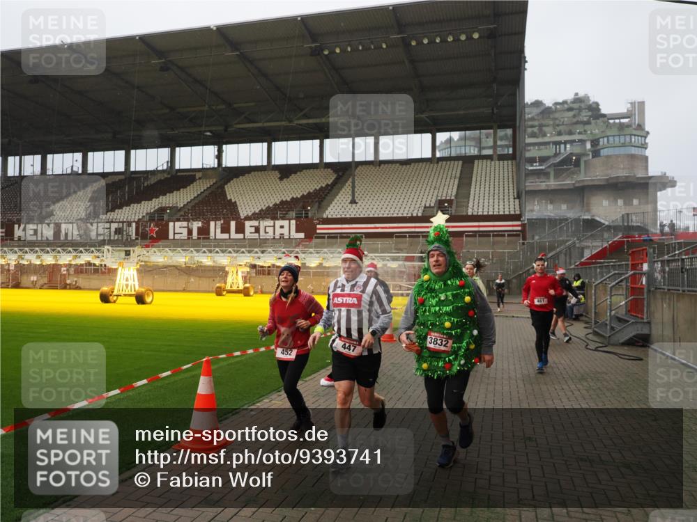 07.12.2025 - St. Pauli X-Mass-Run No. 15 Fabian Wolf http://msf.ph/oto/9393741 07.12.2025 10:20:28 Ziel 447, 452, 461, 478, 2187, 2855, 3473, 3832, 4116, 4490, 4503, 4523 meine-sportfotos.de