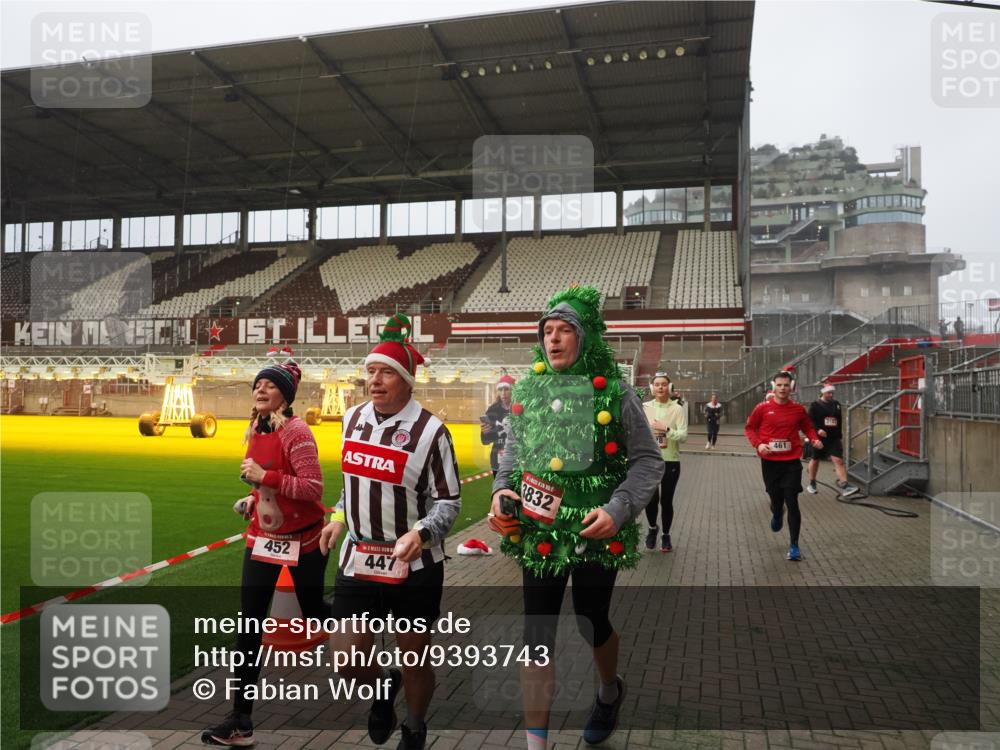 07.12.2025 - St. Pauli X-Mass-Run No. 15 Fabian Wolf http://msf.ph/oto/9393743 07.12.2025 10:20:29 Ziel 447, 452, 461, 478, 2187, 3473, 3832, 4116, 4490, 4523 meine-sportfotos.de