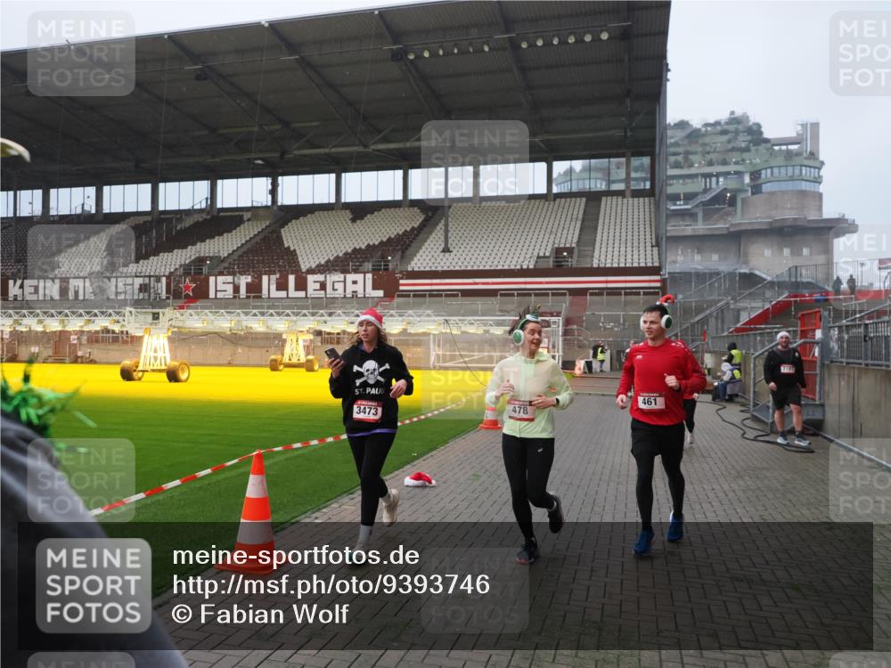 07.12.2025 - St. Pauli X-Mass-Run No. 15 Fabian Wolf http://msf.ph/oto/9393746 07.12.2025 10:20:29 Ziel 447, 452, 461, 478, 2187, 3473, 3832, 4116, 4490, 4523 meine-sportfotos.de