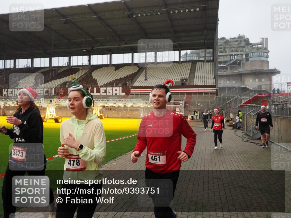 07.12.2025 - St. Pauli X-Mass-Run No. 15 Fabian Wolf http://msf.ph/oto/9393751 07.12.2025 10:20:30 Ziel 447, 452, 461, 478, 2187, 3473, 3832, 4116, 4490, 4523 meine-sportfotos.de
