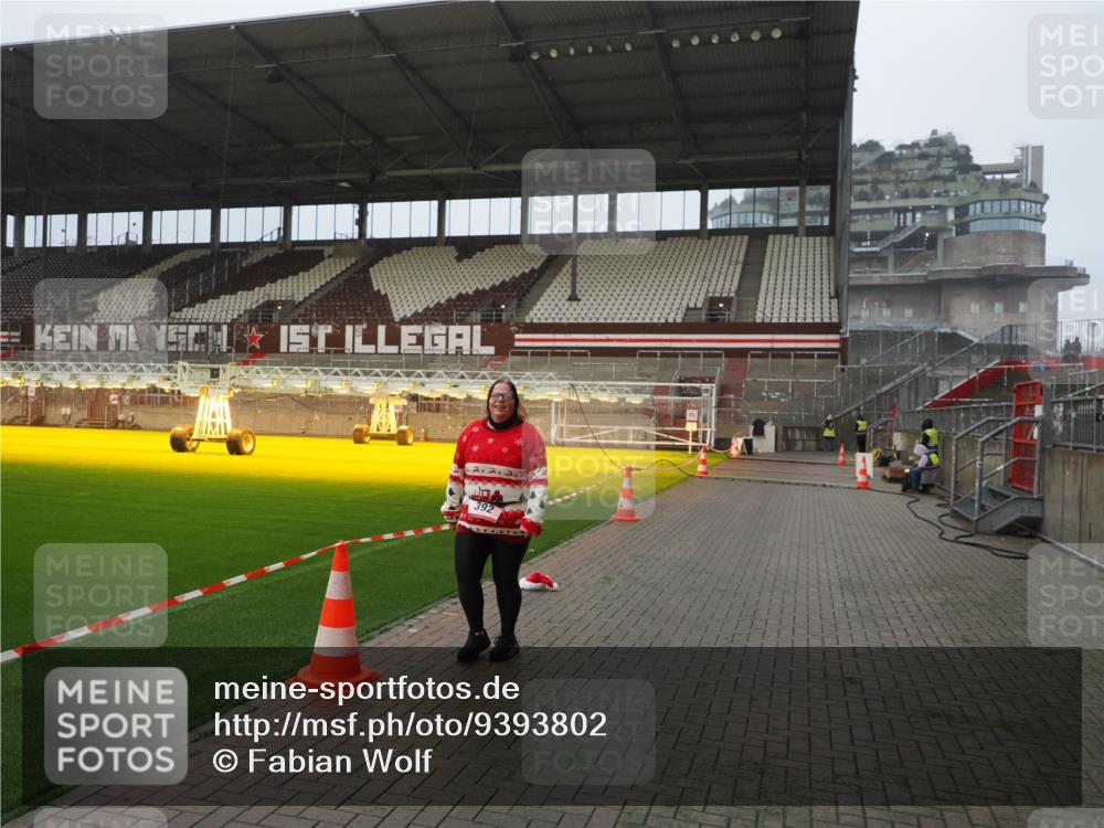 07.12.2025 - St. Pauli X-Mass-Run No. 15 Fabian Wolf http://msf.ph/oto/9393802 07.12.2025 10:20:53 Ziel 392, 1016, 1076, 1466, 2799, 4517 meine-sportfotos.de