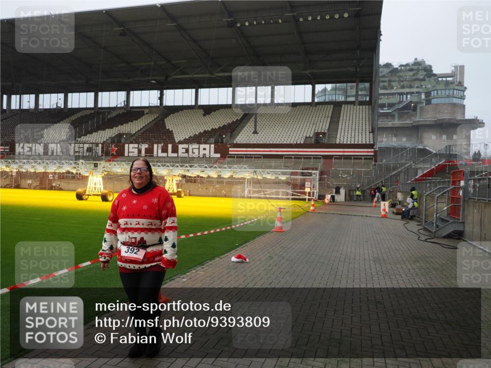 07.12.2025 - St. Pauli X-Mass-Run No. 15 Fabian Wolf http://msf.ph/oto/9393809 07.12.2025 10:20:55 Ziel 392, 2799, 4517 meine-sportfotos.de