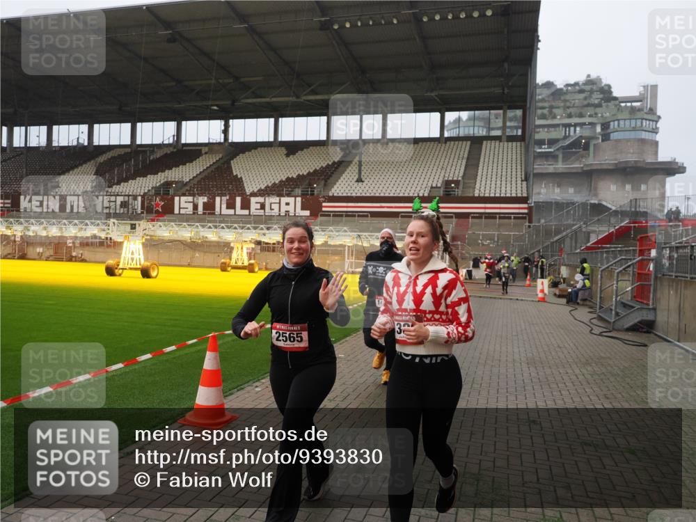 07.12.2025 - St. Pauli X-Mass-Run No. 15 Fabian Wolf http://msf.ph/oto/9393830 07.12.2025 10:21:12 Ziel 1386, 1407, 1898, 1900, 2173, 2565, 3849, 3984, 4338 meine-sportfotos.de