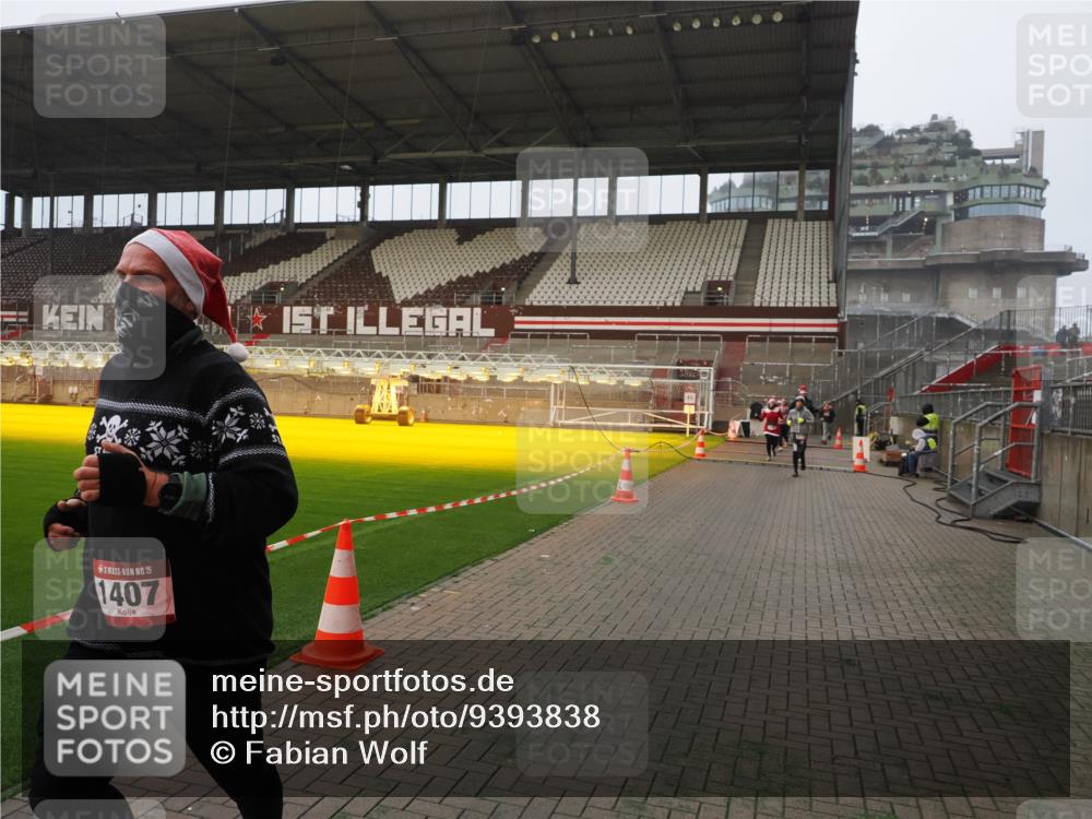 07.12.2025 - St. Pauli X-Mass-Run No. 15 Fabian Wolf http://msf.ph/oto/9393838 07.12.2025 10:21:13 Ziel 1386, 1407, 1898, 1900, 2173, 2565, 3848, 3849, 3984, 4338 meine-sportfotos.de