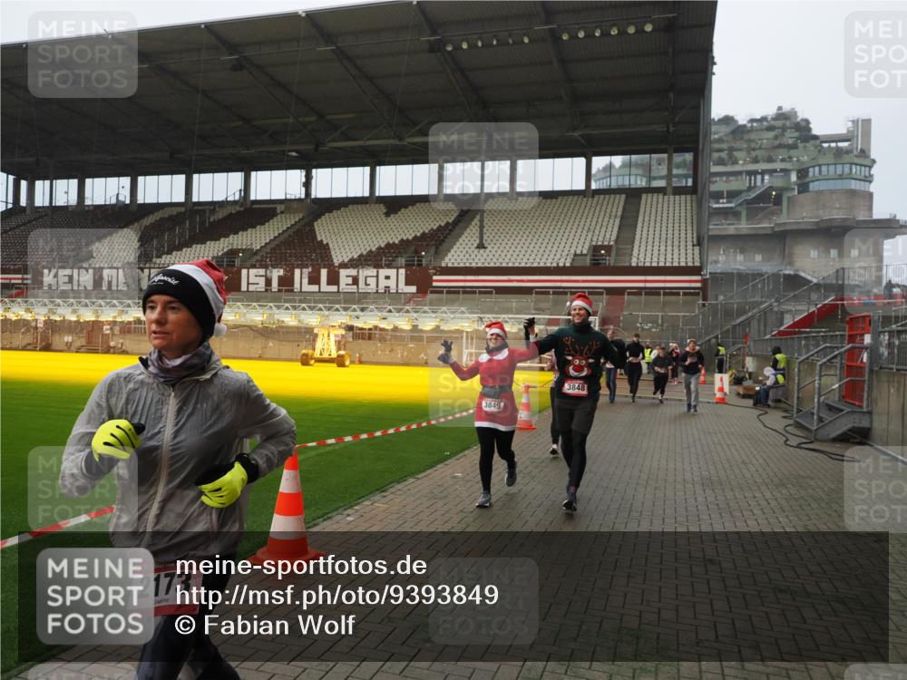 07.12.2025 - St. Pauli X-Mass-Run No. 15 Fabian Wolf http://msf.ph/oto/9393849 07.12.2025 10:21:19 Ziel 1326, 1386, 1407, 1898, 1900, 2173, 2565, 3062, 3384, 3540, 3541, 3848, 3849, 3984, 4117, 4338 meine-sportfotos.de