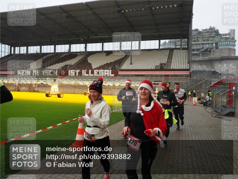 07.12.2025 - St. Pauli X-Mass-Run No. 15 Fabian Wolf http://msf.ph/oto/9393882 07.12.2025 10:21:29 Ziel 149, 270, 1326, 2173, 2927, 2997, 3062, 3091, 3384, 3540, 3541, 3848, 3849, 3988, 4117, 4158, 4169, 4170 meine-sportfotos.de