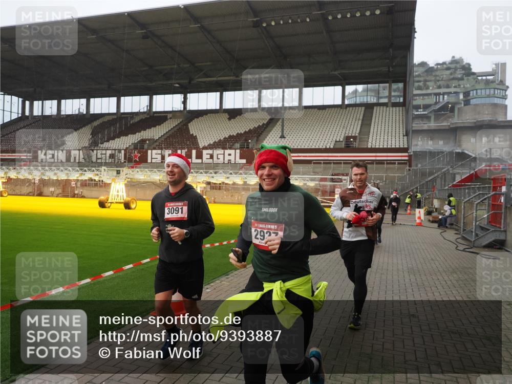 07.12.2025 - St. Pauli X-Mass-Run No. 15 Fabian Wolf http://msf.ph/oto/9393887 07.12.2025 10:21:30 Ziel 149, 270, 1326, 2173, 2927, 2997, 3062, 3091, 3384, 3540, 3541, 3848, 3849, 3988, 4117, 4158, 4169, 4170 meine-sportfotos.de