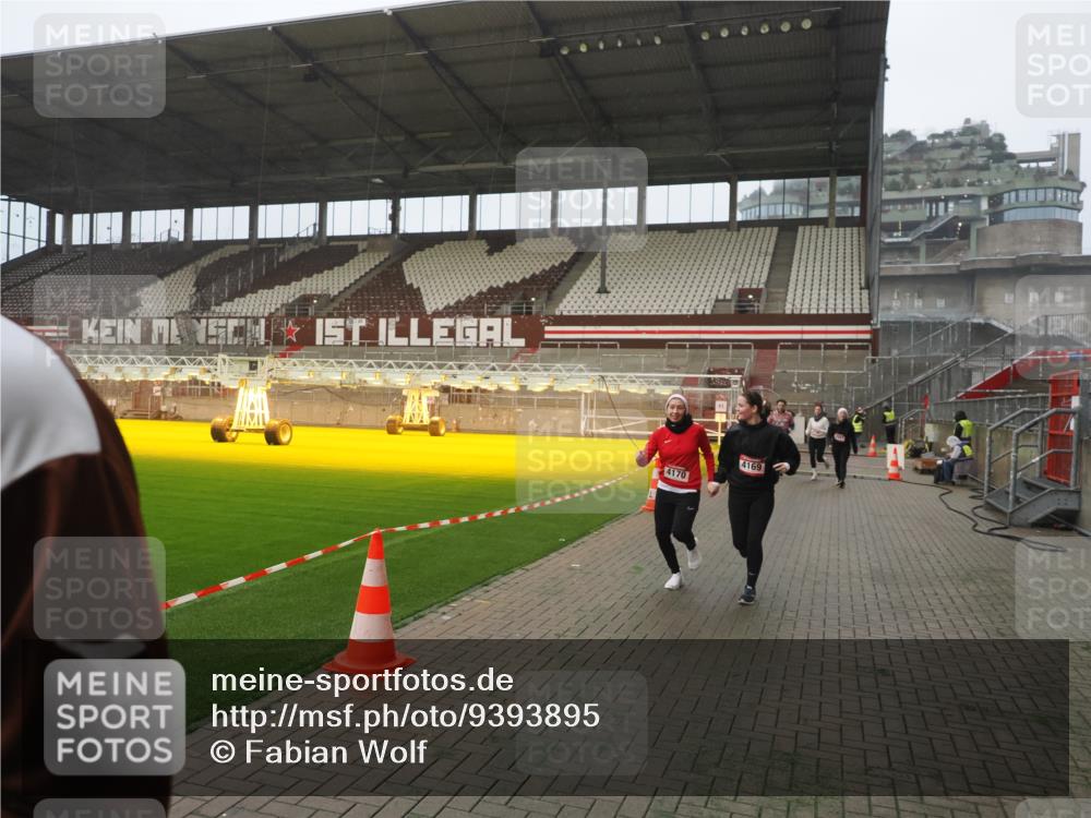 07.12.2025 - St. Pauli X-Mass-Run No. 15 Fabian Wolf http://msf.ph/oto/9393895 07.12.2025 10:21:31 Ziel 149, 270, 1326, 2173, 2927, 2997, 3062, 3091, 3384, 3540, 3541, 3848, 3849, 3988, 4117, 4158, 4169, 4170 meine-sportfotos.de