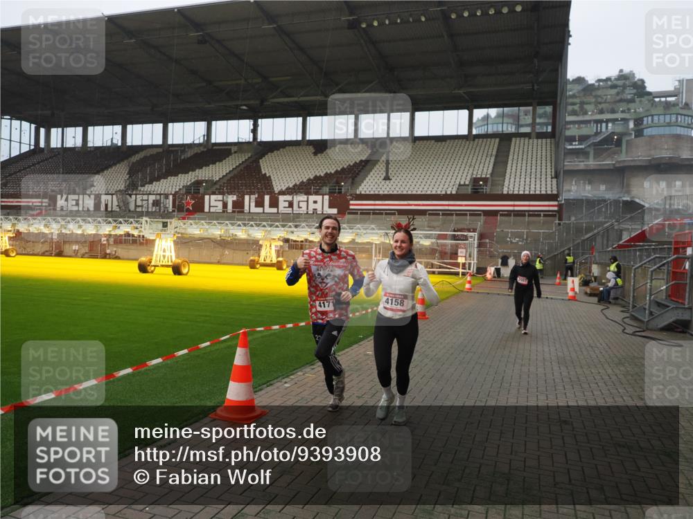 07.12.2025 - St. Pauli X-Mass-Run No. 15 Fabian Wolf http://msf.ph/oto/9393908 07.12.2025 10:21:37 Ziel 149, 270, 2927, 2997, 3091, 3540, 3541, 3988, 4158, 4169, 4170 meine-sportfotos.de